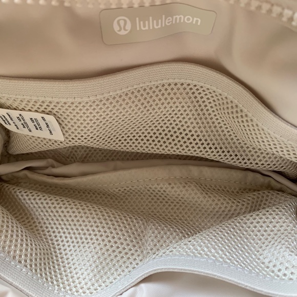 Lululemon Everywhere Belt Bag White Opal - Picture 4 of 4